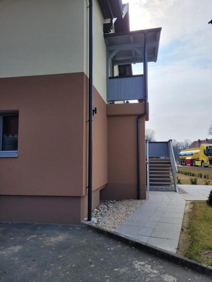 Ferienwohnung Stoisser Mureck Bagian luar foto