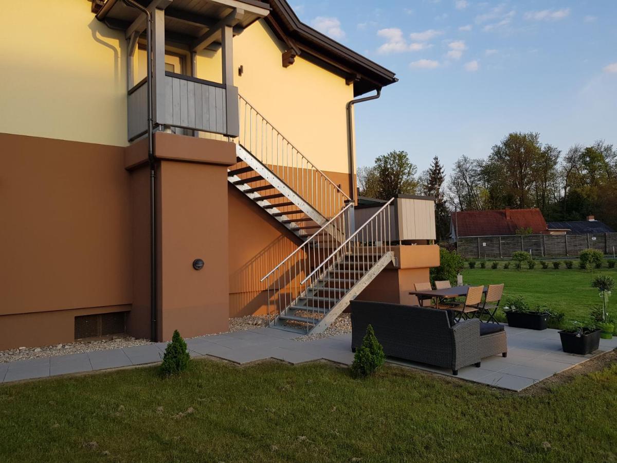 Ferienwohnung Stoisser Mureck Bagian luar foto